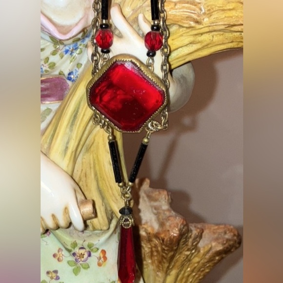 ANTIQUE NECKLACE DEEP RED GLASS STONE, BLACK BEADS THROUGH OUT DROP STONE BOTTOM - Picture 3 of 16